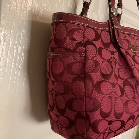 Vintage Coach Signature Burgundy Jacquard Tote Bag - Picture 6 of 11